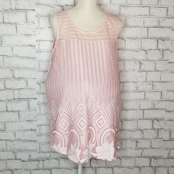 Tops - Embroidered maternity top